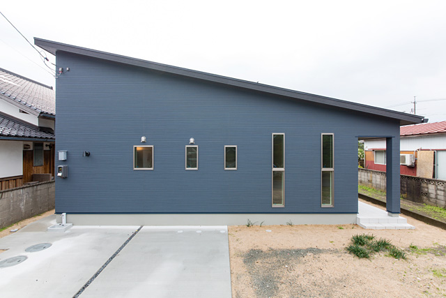 ダイレクトな片流れ屋根が特徴のペットと暮らす平屋 境港市芝町 アート建工